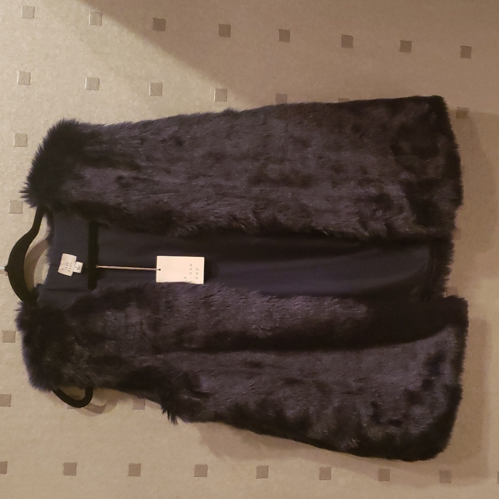NWT a new day Faux Fur Fluffy Vest